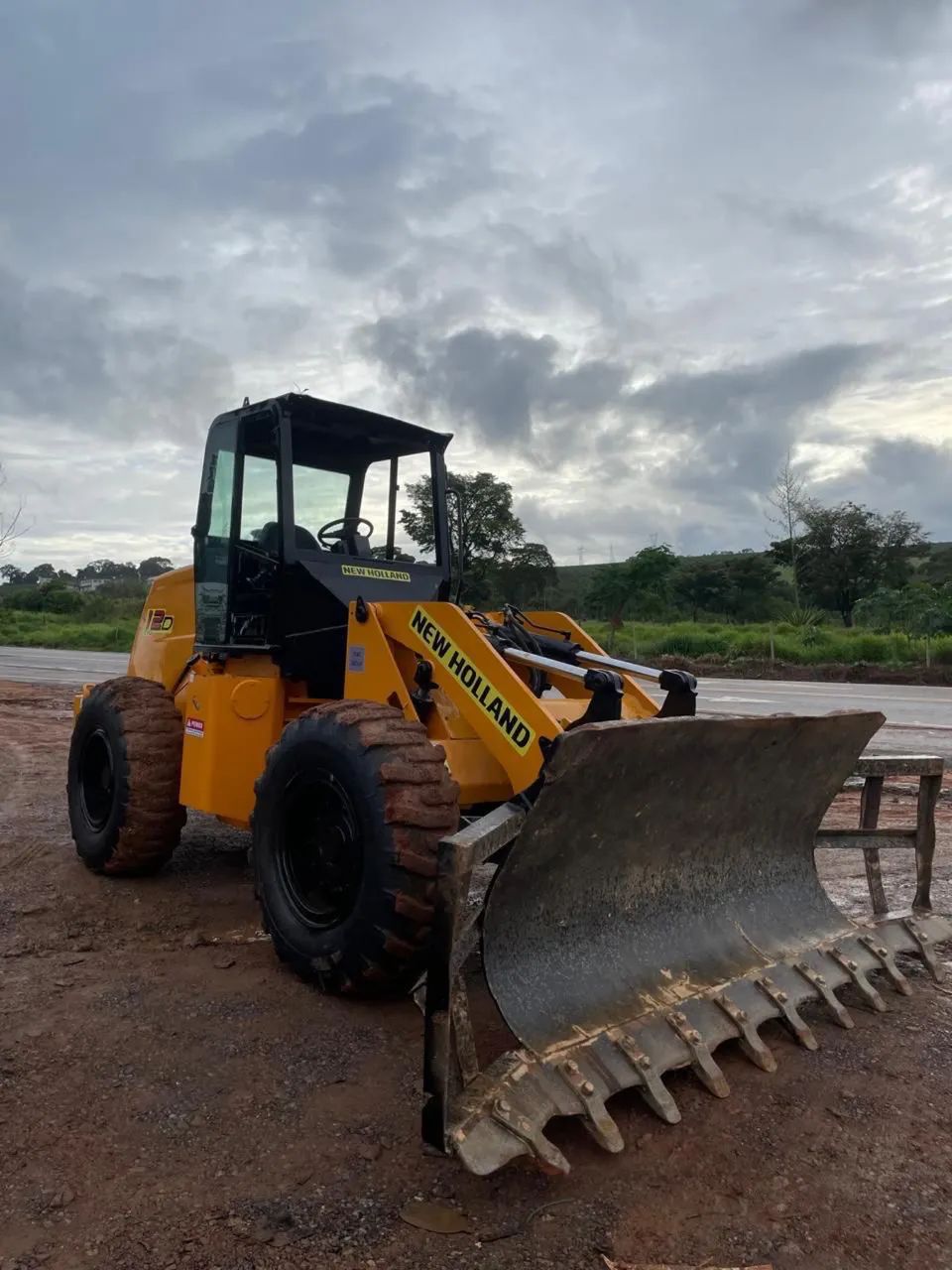 Pá Carregadeira New Holland 12D - Foto 6