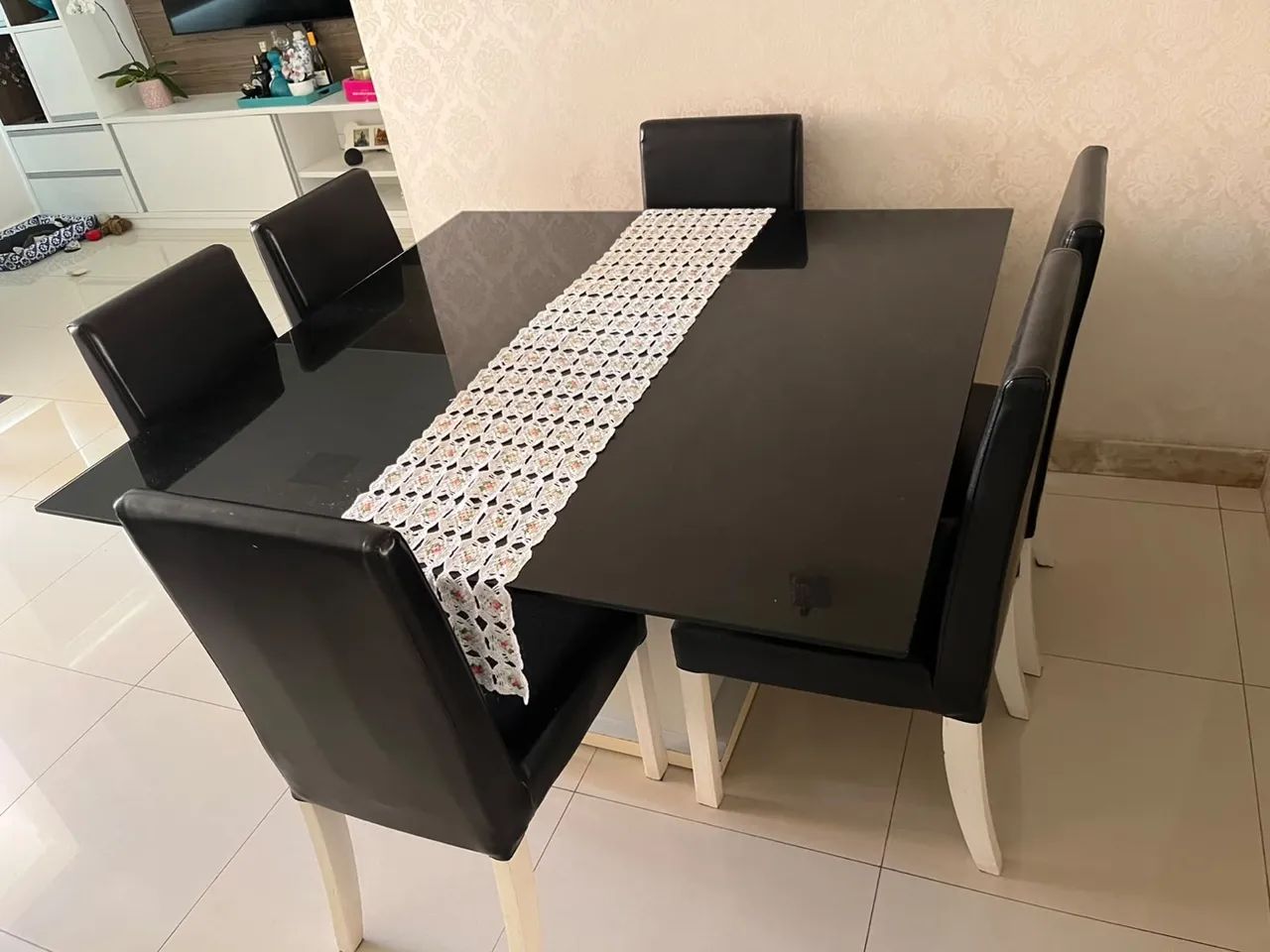 Mesa quadrada com 6 cadeiras  - Foto 2