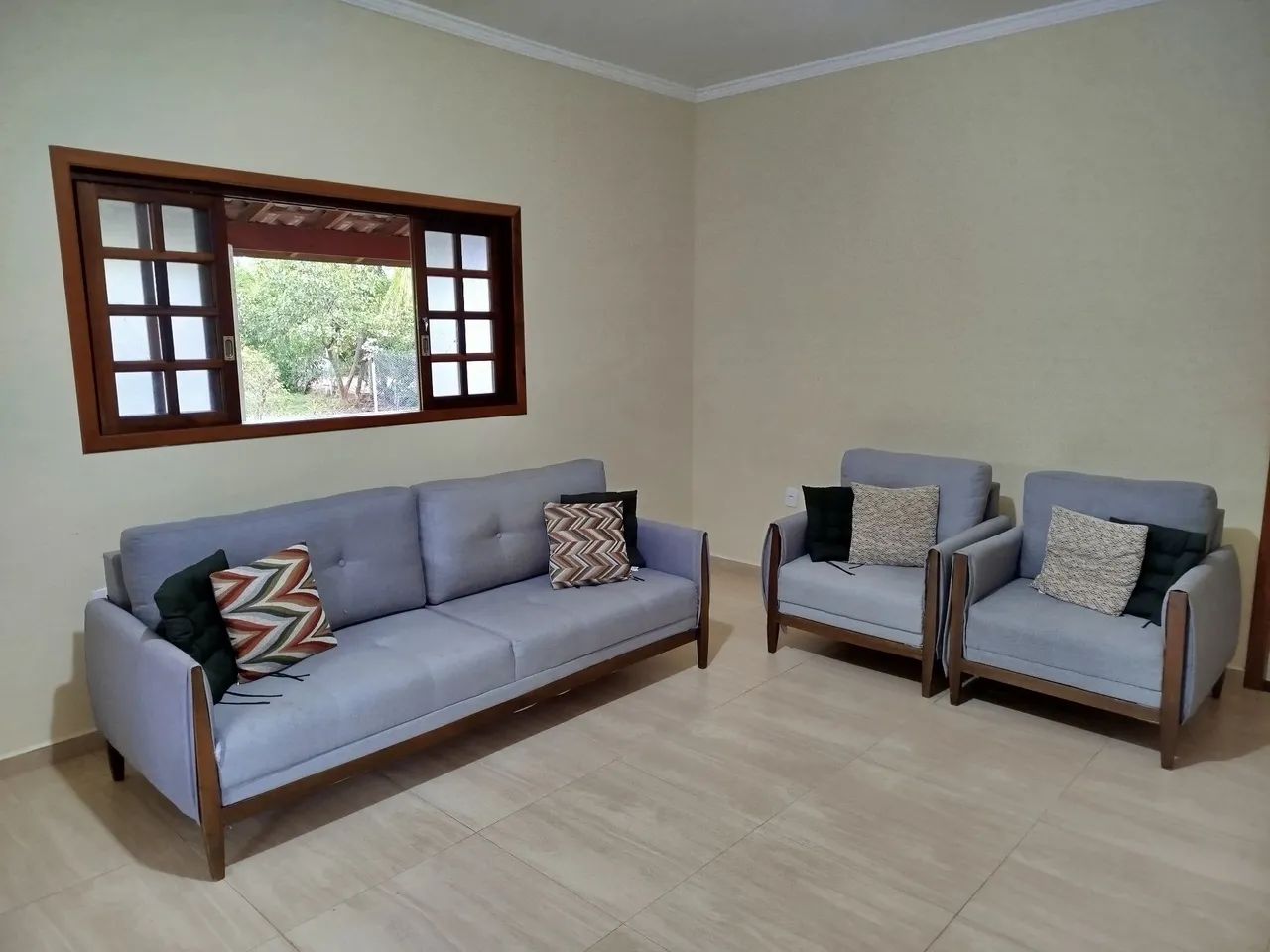 Sofá de 4 lugares + 2 poltronas em excelente estado 