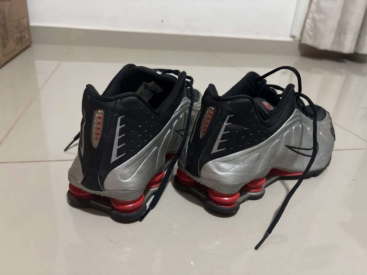 Tênis Nike shox R4 - Foto 4