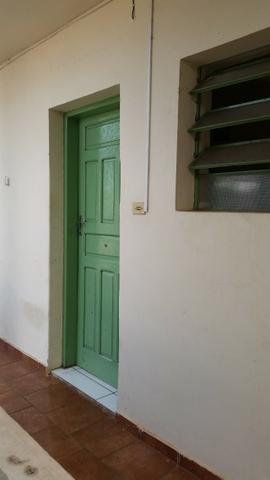 Quarto com banheiro por 430,00 no centro