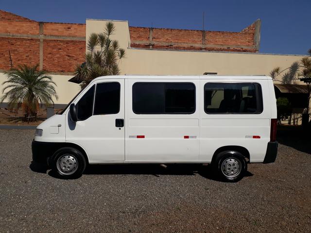 Van 16 Lugares - Foto 2