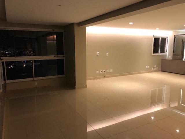 Apartamento no Jardim Goias, 3 suítes 3 vagas, Vista para o Parque Flamb