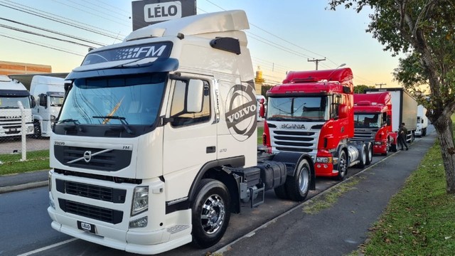 VOLVO FM 370 4X2 TOCO TETO ALTO GLOBETTROTER 2011