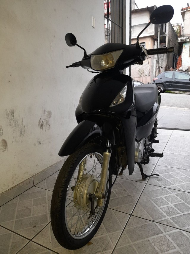 Moto honda biz 125 preta 