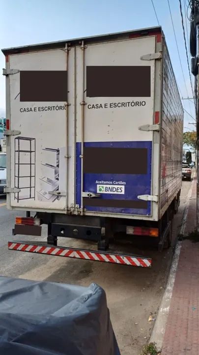 Accelo 815 super novo. Único dono. Com baú. Roda somente cidade de Guarapari  - Foto 4