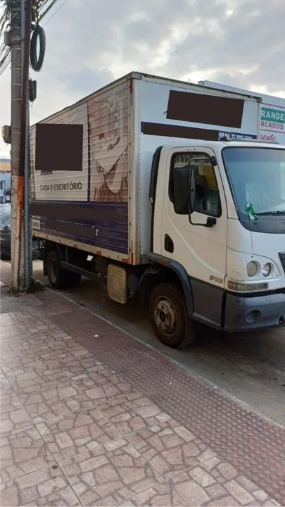 Accelo 815 super novo. Único dono. Com baú. Roda somente cidade de Guarapari  - Foto 2