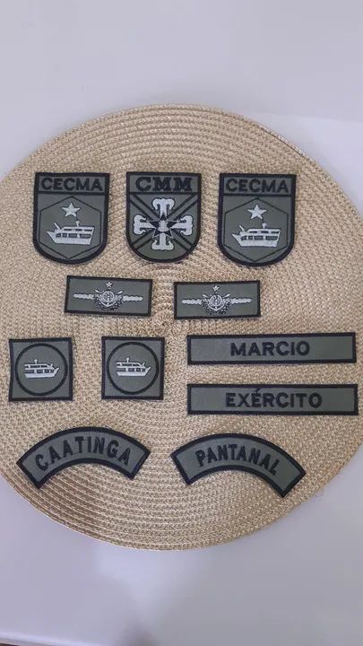 Vendo distintivo novos 