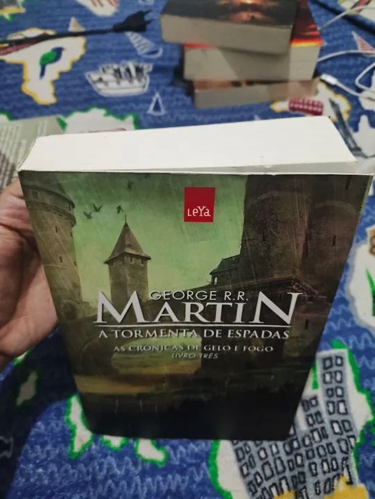 6 livros de As Crônicas de Gelo e Fogo  - Foto 5