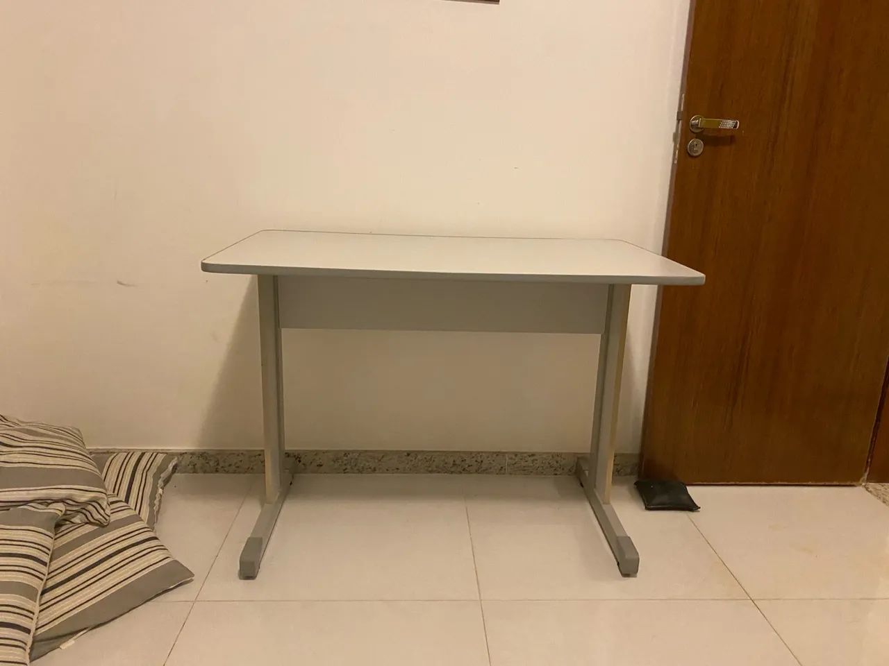 Birô / escrivania em excelente estado de conservação. - Foto 5