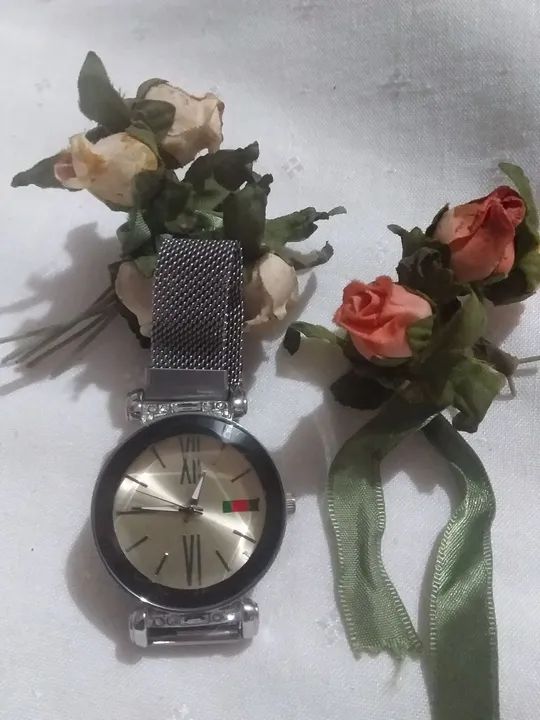 Relógio feminino  com strass