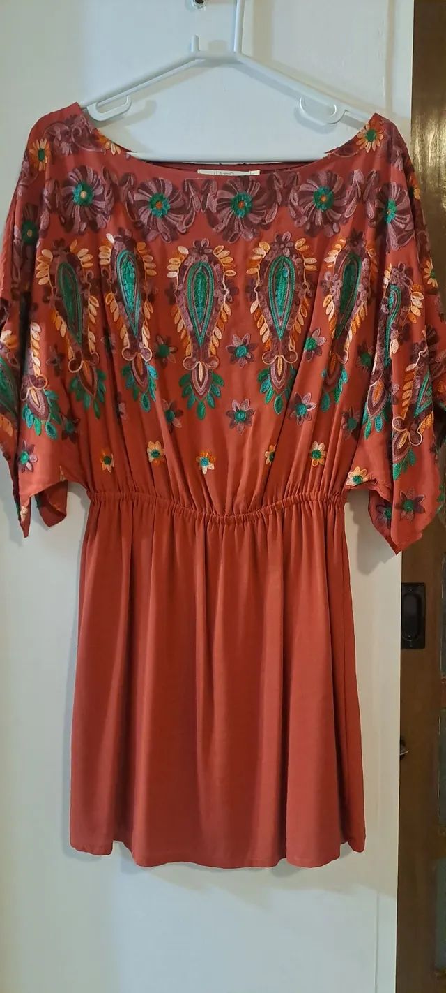 Lindo vestido em algodão com bordados P