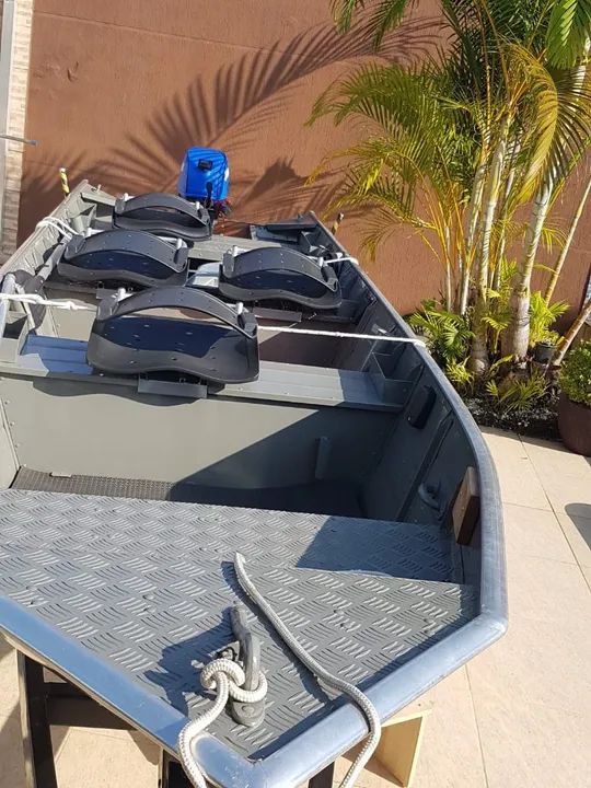 Barco de alumínio com motor de popa - Foto 2
