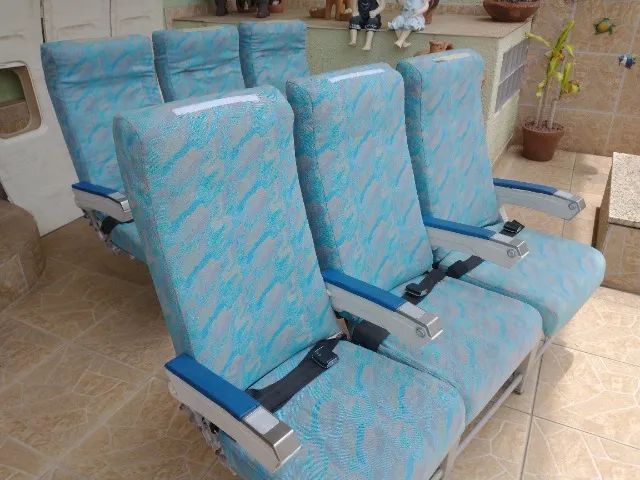poltrona avião 03 lugares