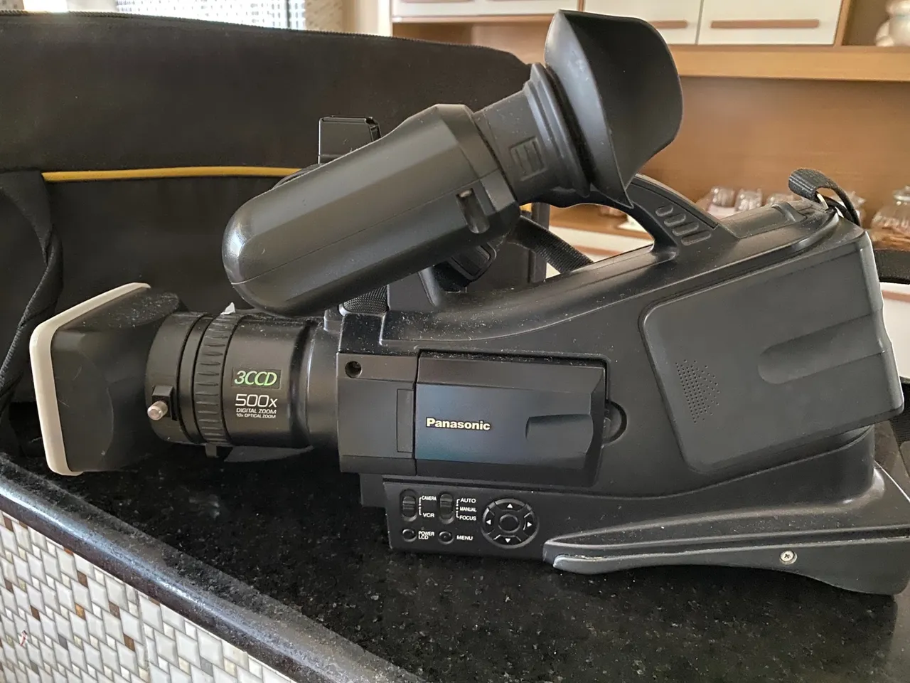 Filmadora Panasonic DVC20 P com carregador e bateria