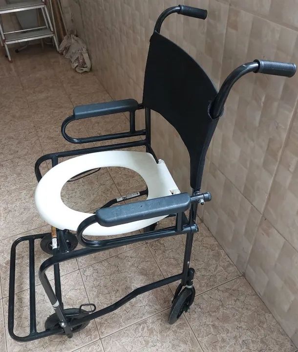 Cadeira higiênica escamoteável  - Foto 4