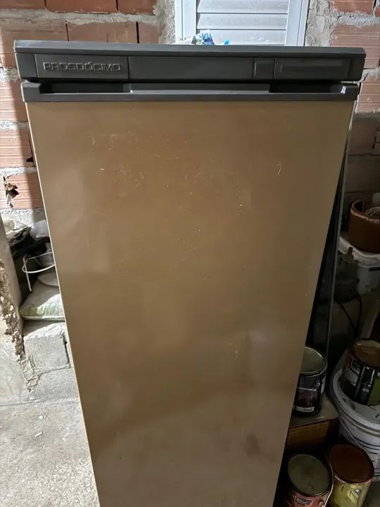 Vendo freezer marrom