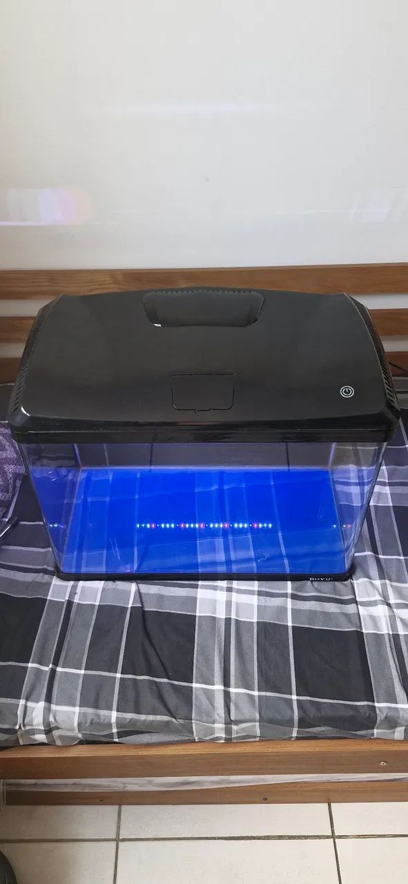Aquário Boyu ec-600 plug and play 66 litros 220v com filtragem e iluminação na tampa