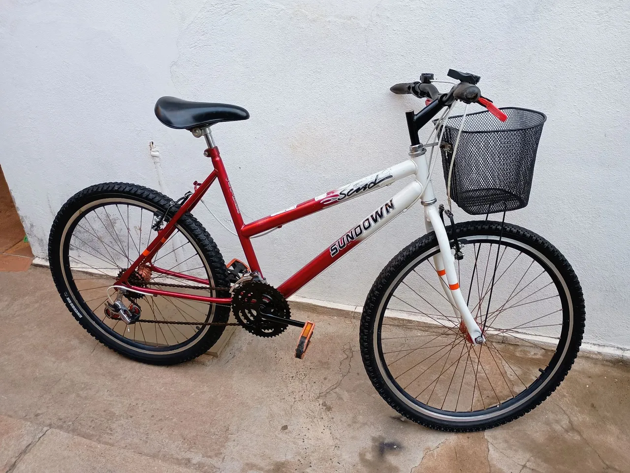 Bicicleta Sundown aro 26 com cesta