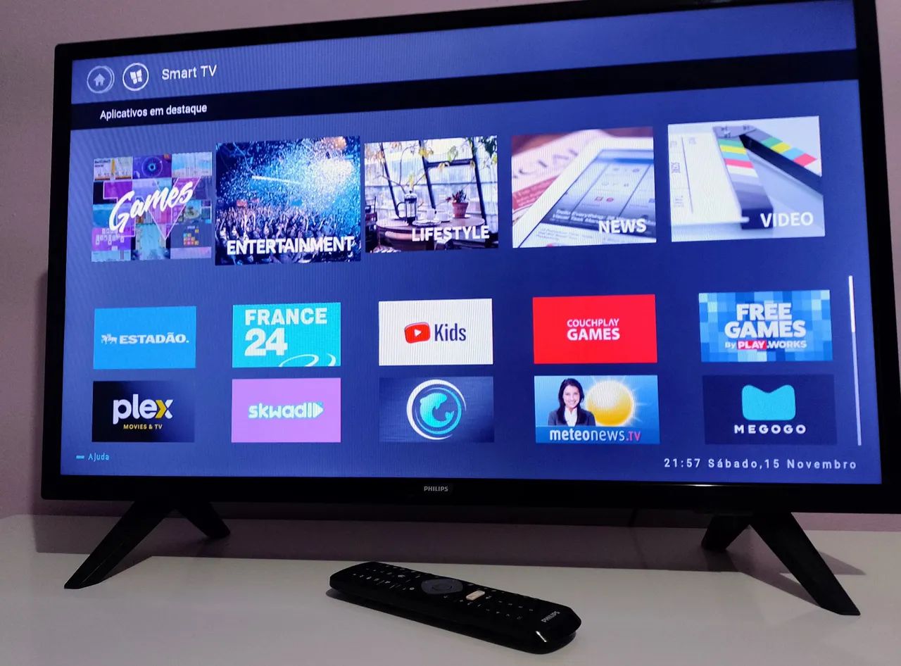 SMART TV PHILIPS 32 POLEGADAS controle e base ( pés) impecável !!64418588161154120
