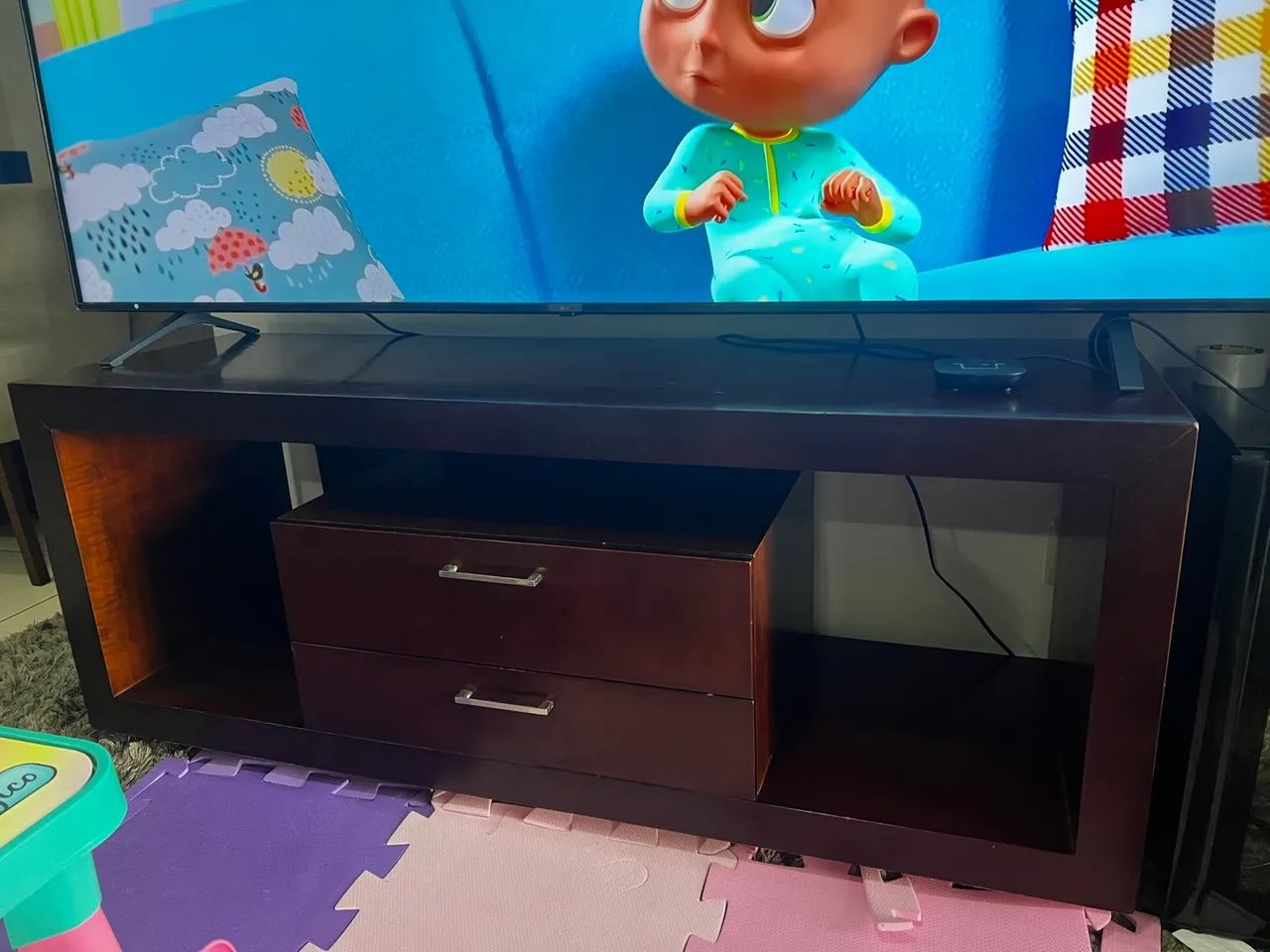 Rack de TV em madeira maciça