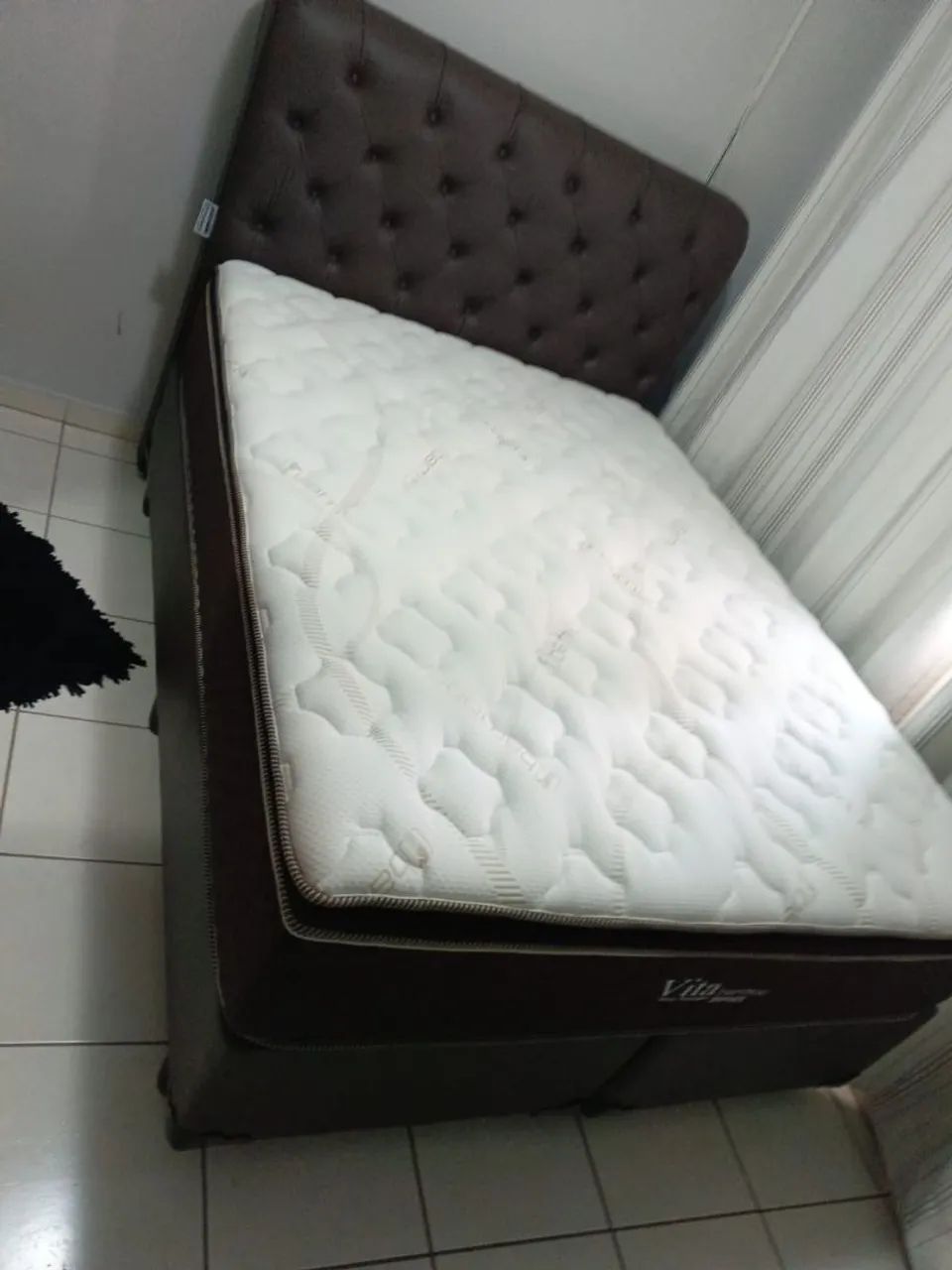 Cama queen size com colchão d33