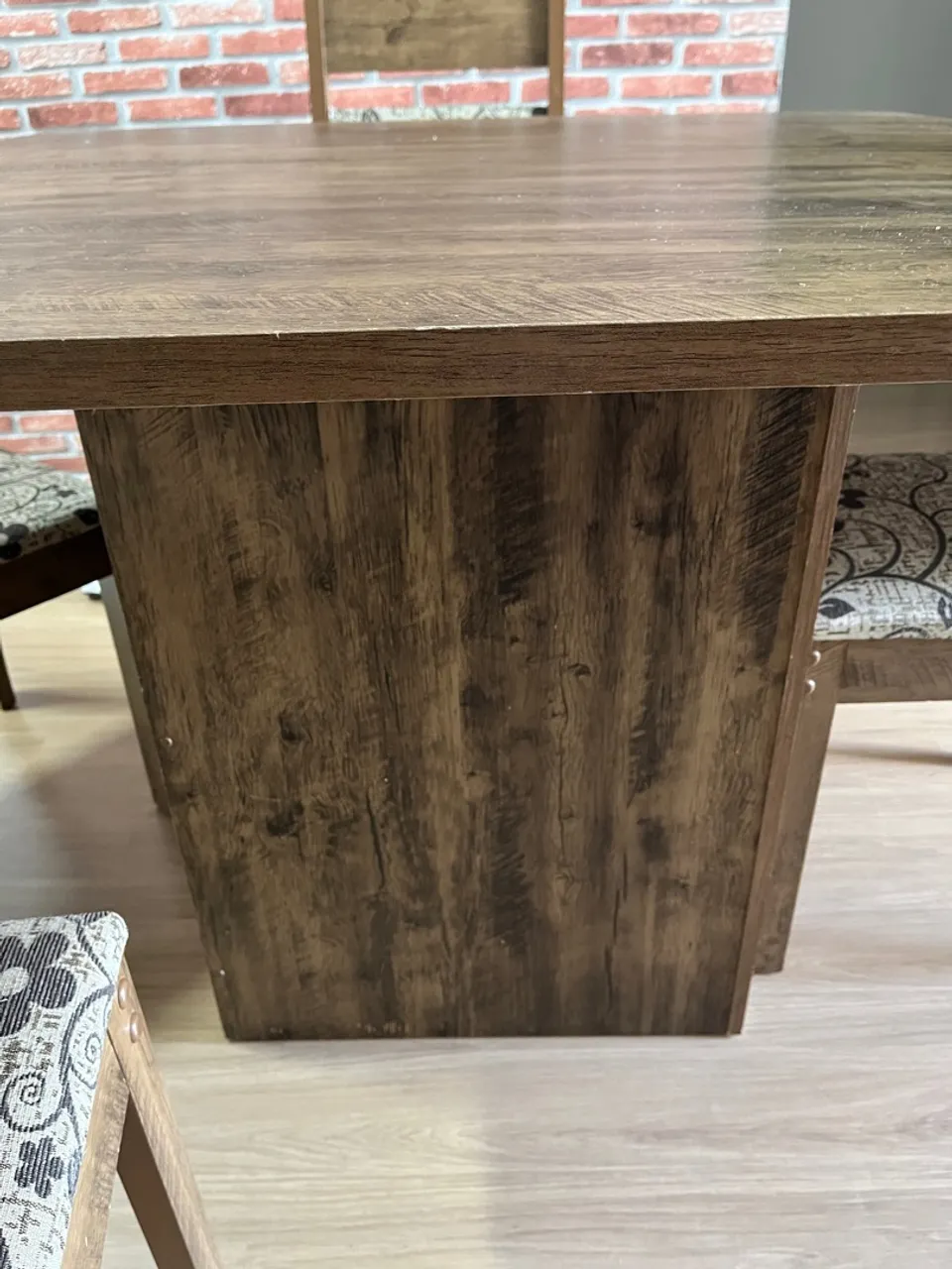 Mesa de Jantar Amadeirada - Elegância para sua casa!