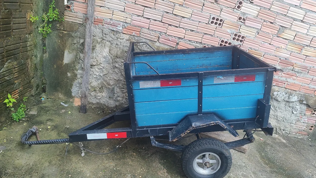 Carreta de reboque em ótimo estado