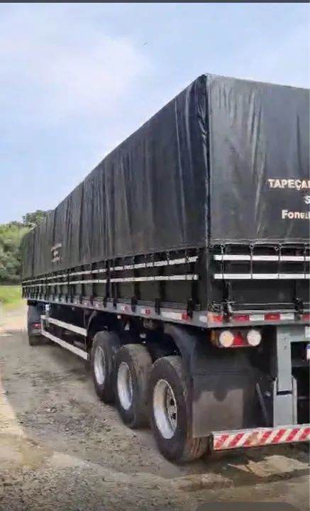 Carreta com pneus 2017/18