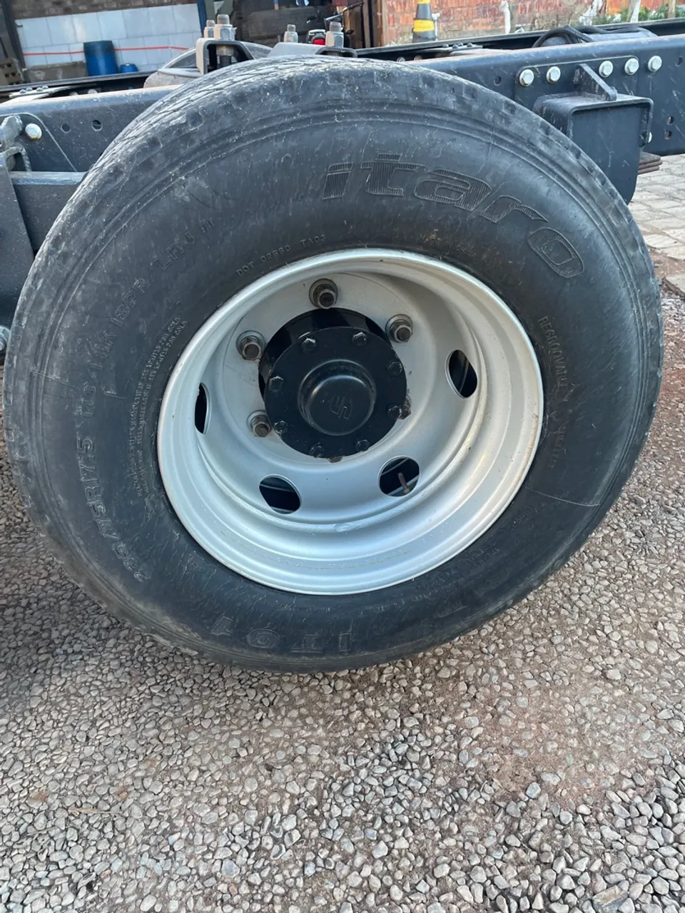 Vendo 6 rodas de accelo originais Mercedes cm pneus
