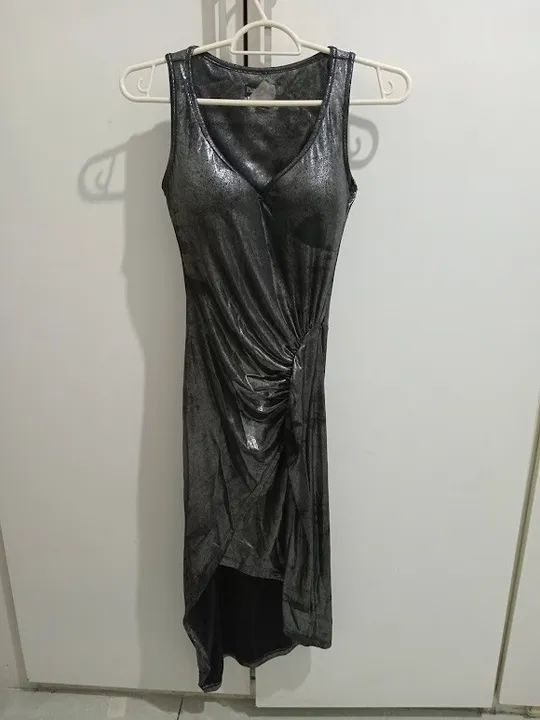 Vestido Metalizado com decote e bojo - Usado - Foto 4