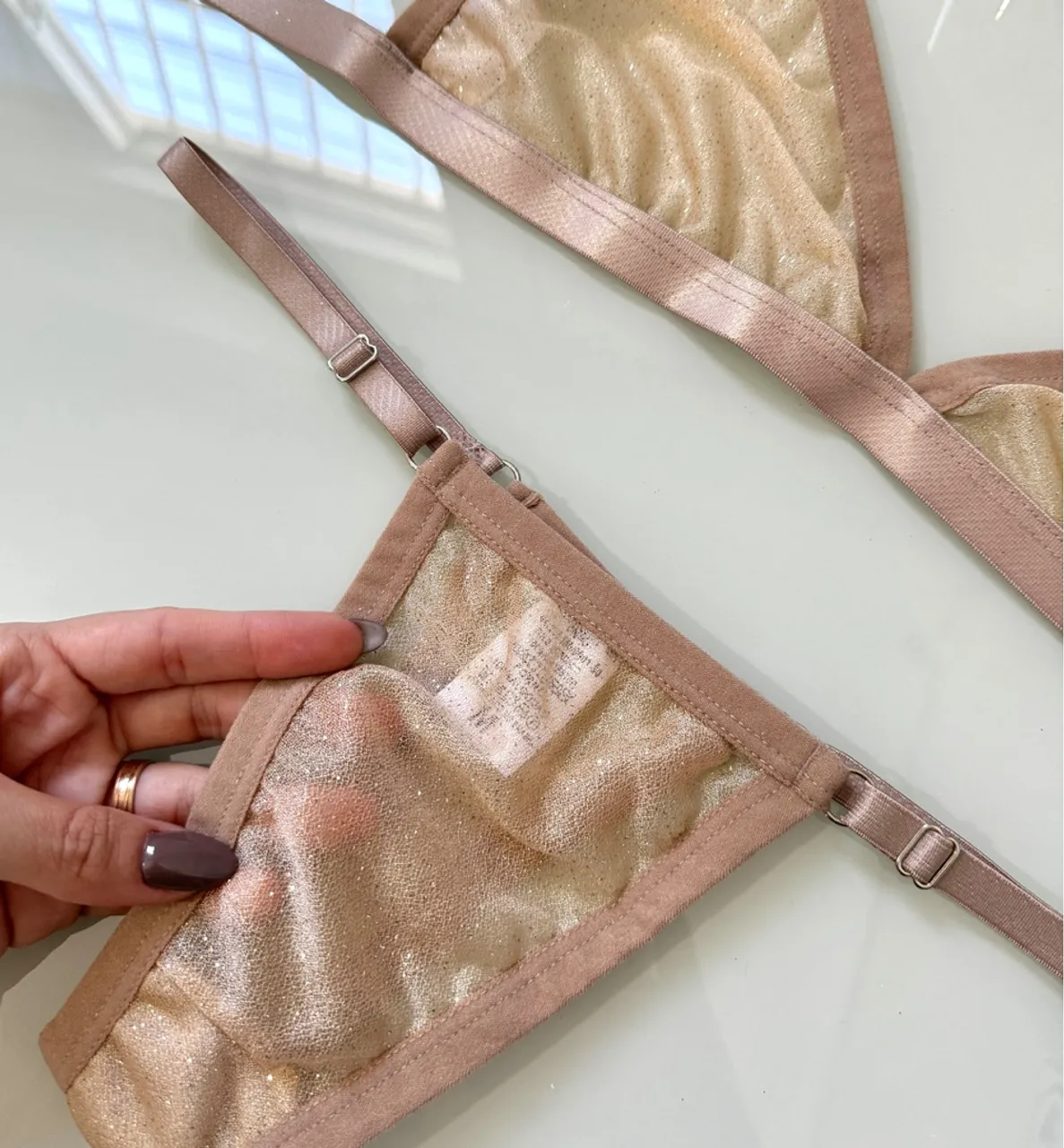 Conjunto de lingerie rendado dourado