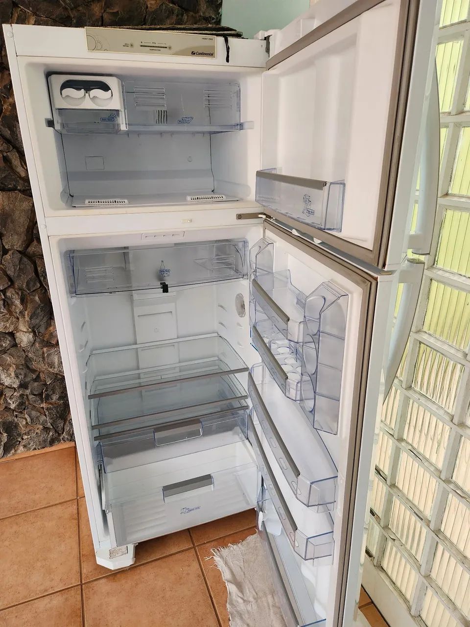 Geladeira Continental 403L com defeito - Foto 3