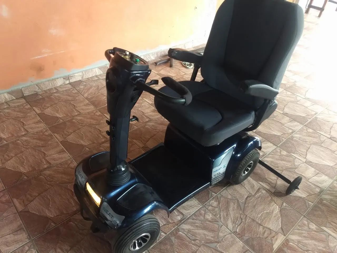 Scooter Elétrica NEAT 4no mercado   mas de 15 mil  estou  querendo  6 mil
