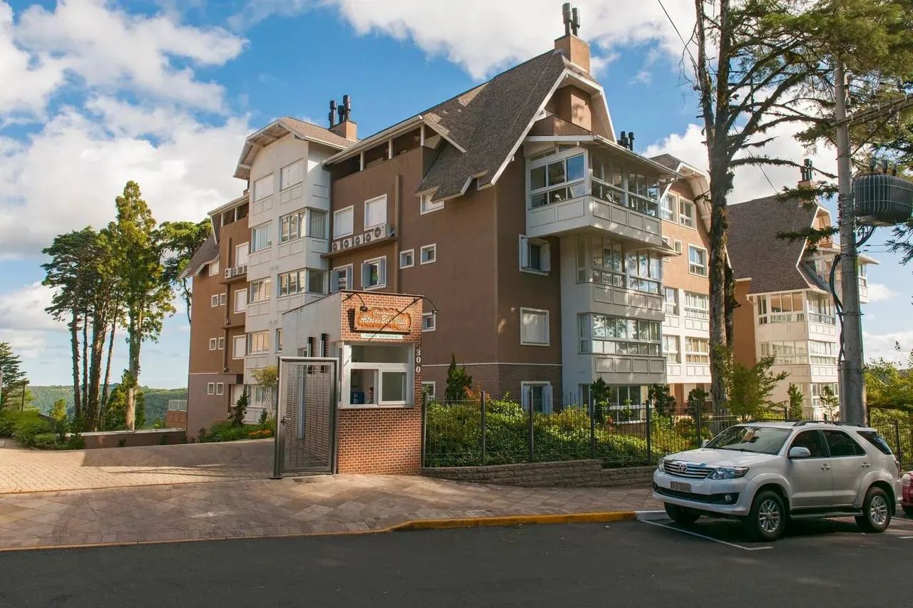 Apto Garden p/ aluguel ou venda com 159 m2 Priv.  com 2D em Centro - Gramado - RS