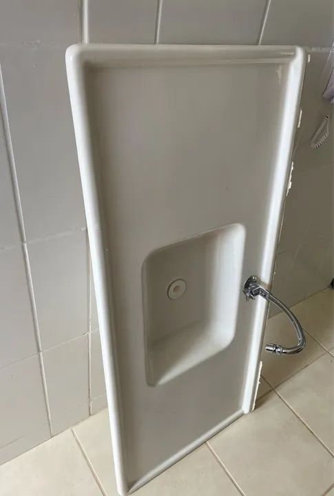 Pias c/ torneiras nunca foi usadas