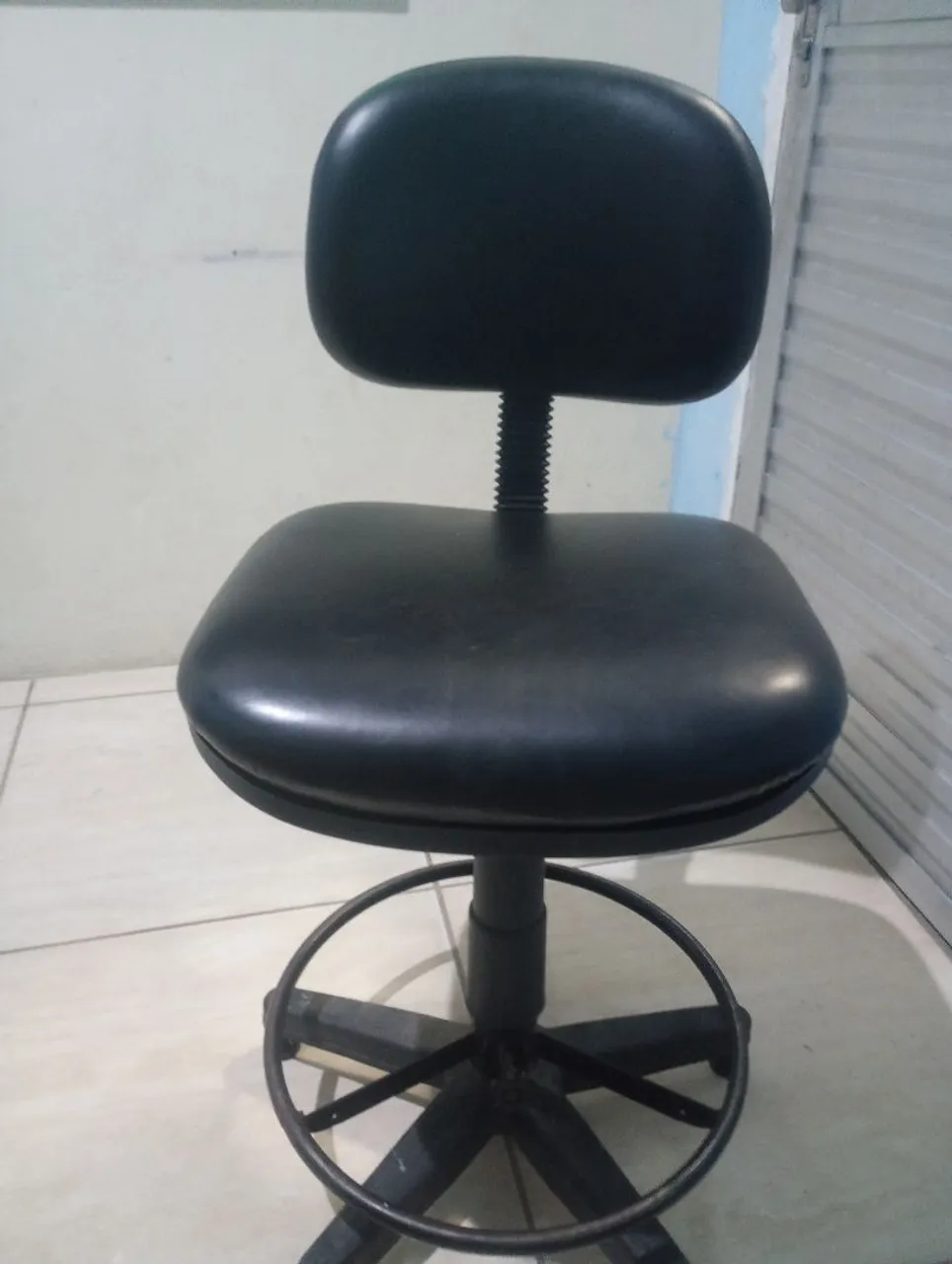 Cadeira Giratória com Encosto - Conforto e Design
