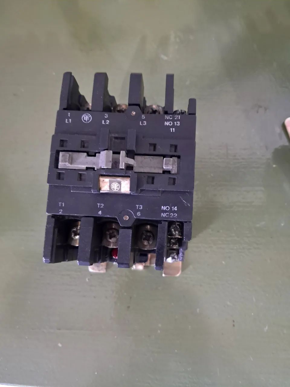 Contator tripolar  telemecanique 60amp contato auxiliar 1nf -1na 220v - Foto 2