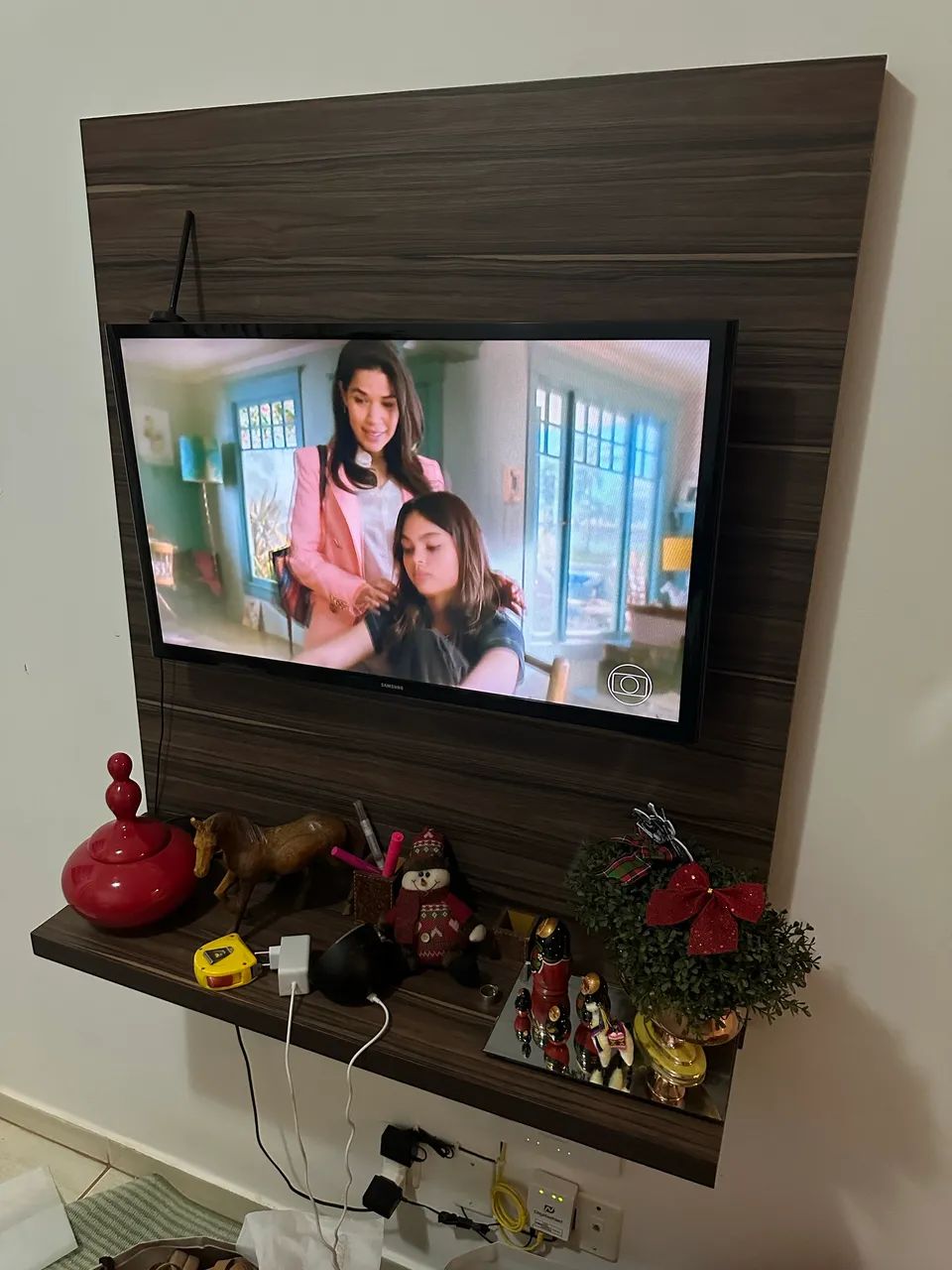 32" Samsung Smart TV with Wide Panel64595545104387122