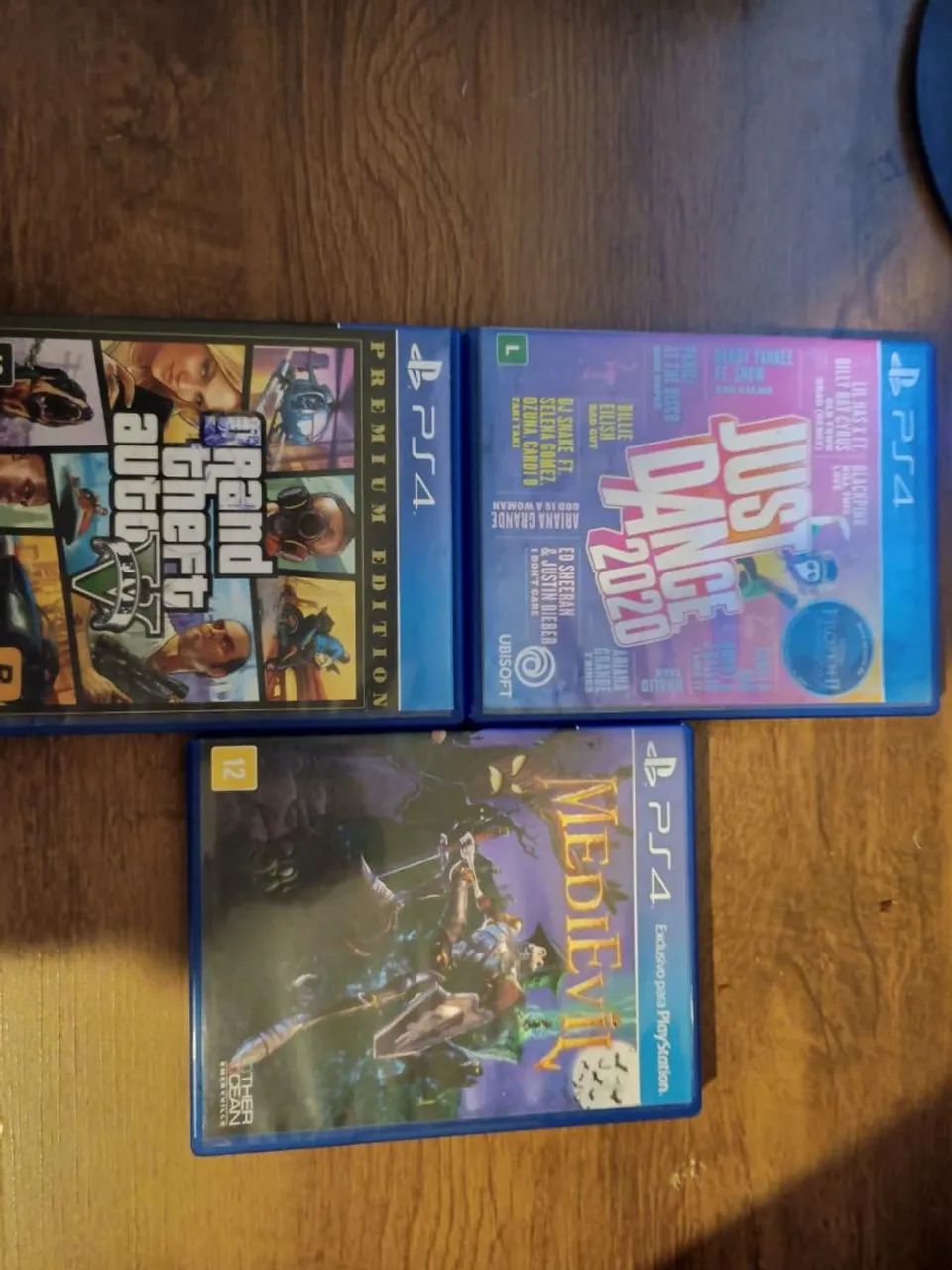 Playstation 4 1TB Usado + 1 Controle com 4 jogos - Foto 2