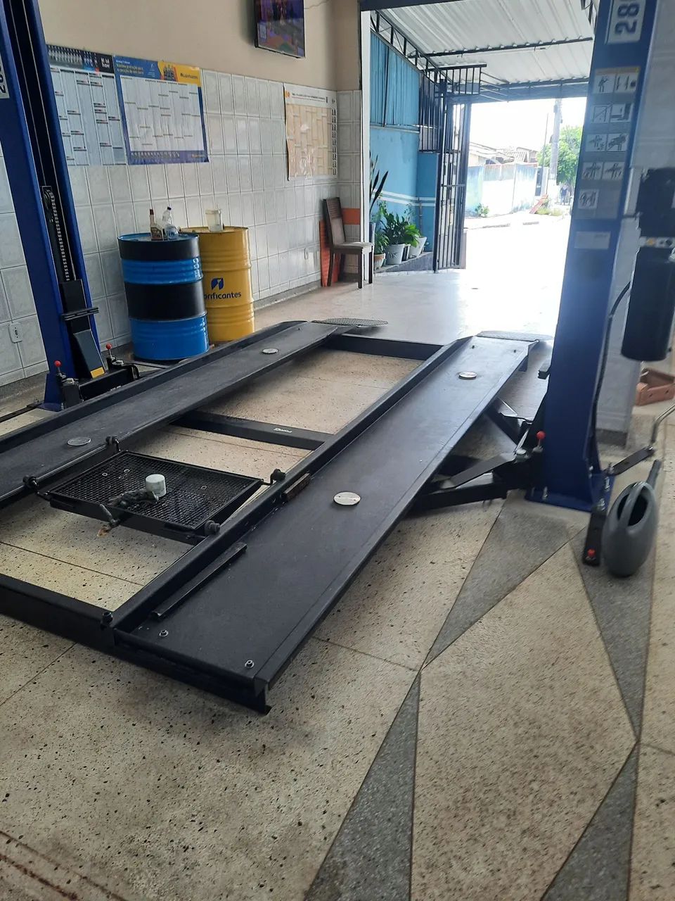 Elevador Elétrico Hidraulico 2800k ?prancha de 4mts com bandeja  - Foto 3