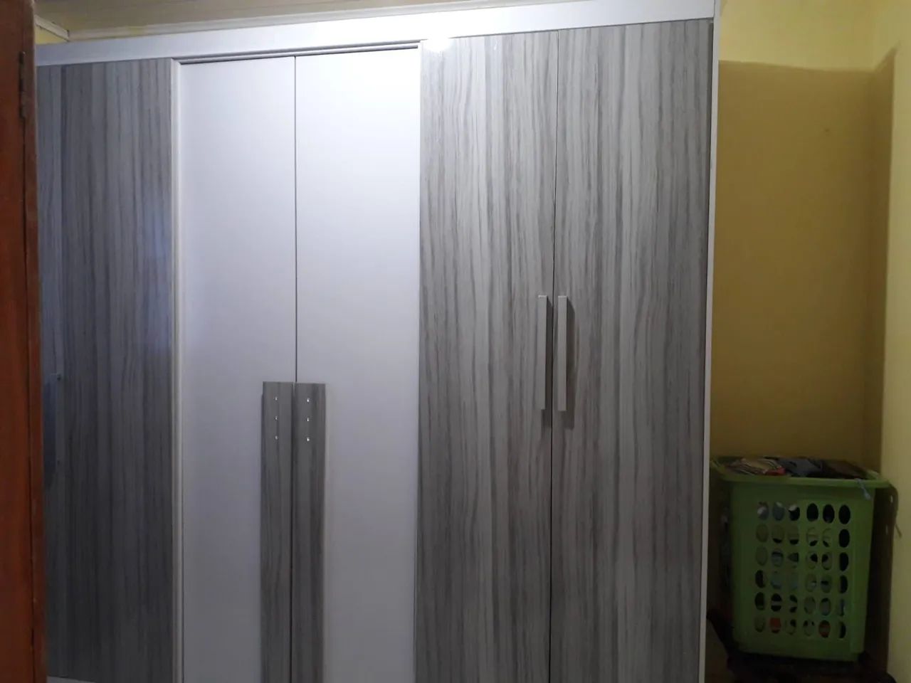 Guarda-roupa de 6 portas com 4  gavetas - Foto 2