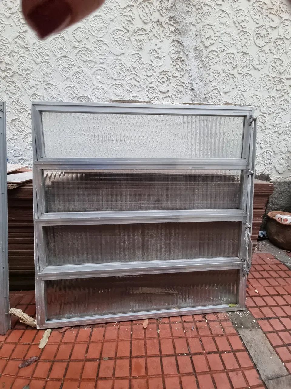 Janela de Alumínio 1,00×1,00m Basculante  - Foto 2