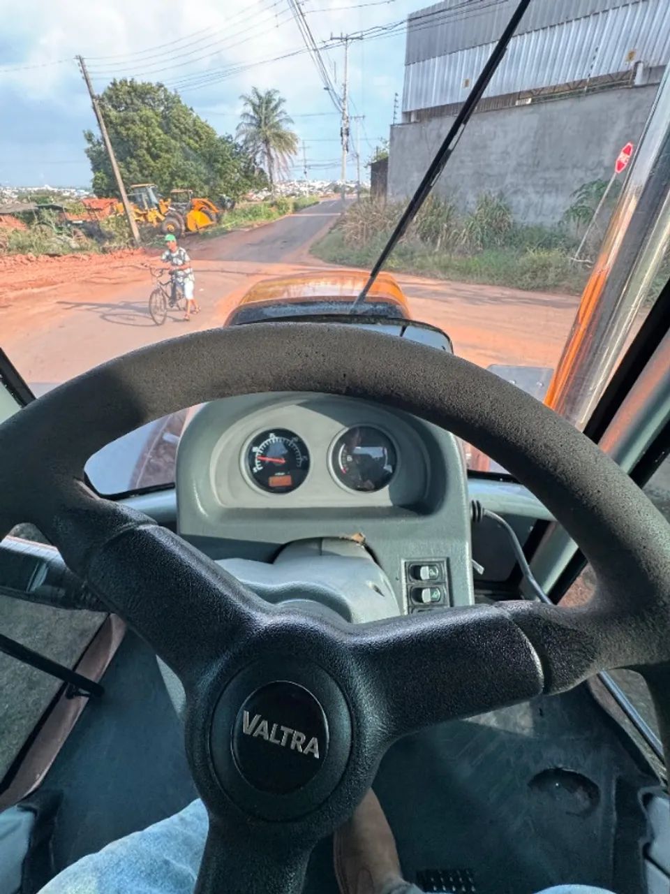 trator valtra a venda - Foto 3