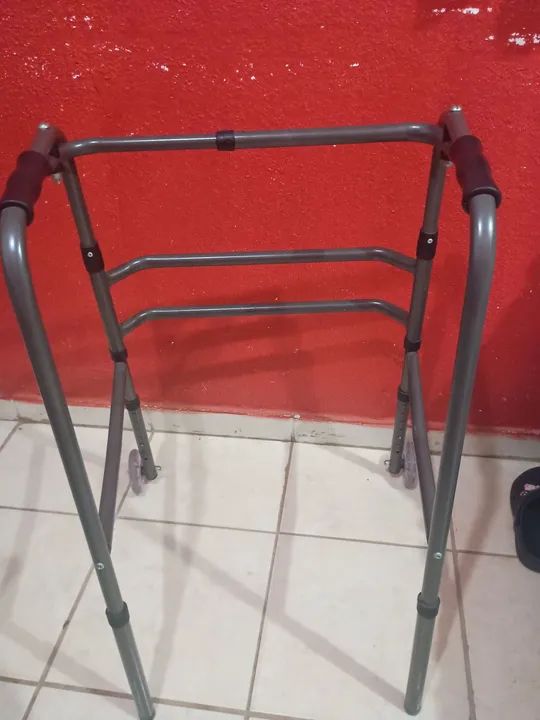 Andador semi novo. - Foto 2