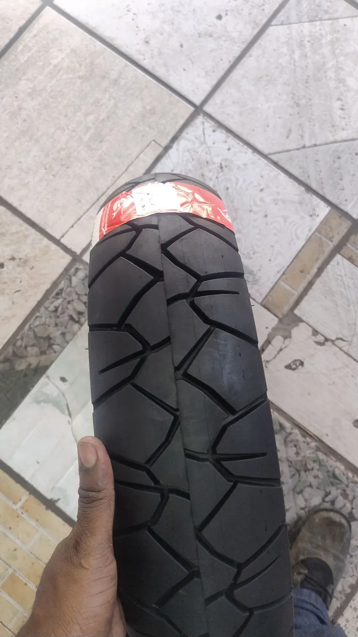 Pneu de moto novo