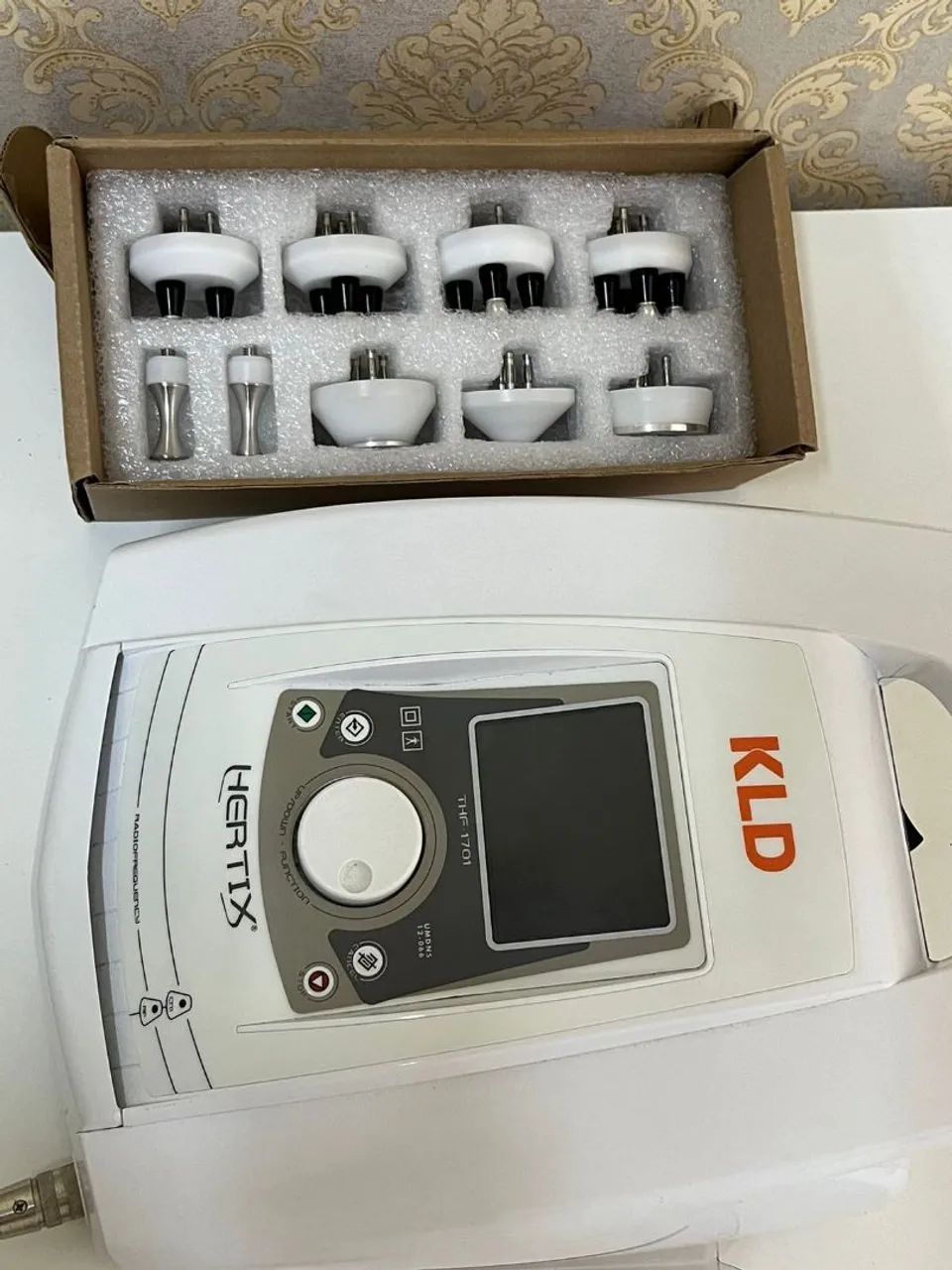 Rádio frequência HERTIX para Estética Facial e Corporal - Foto 2