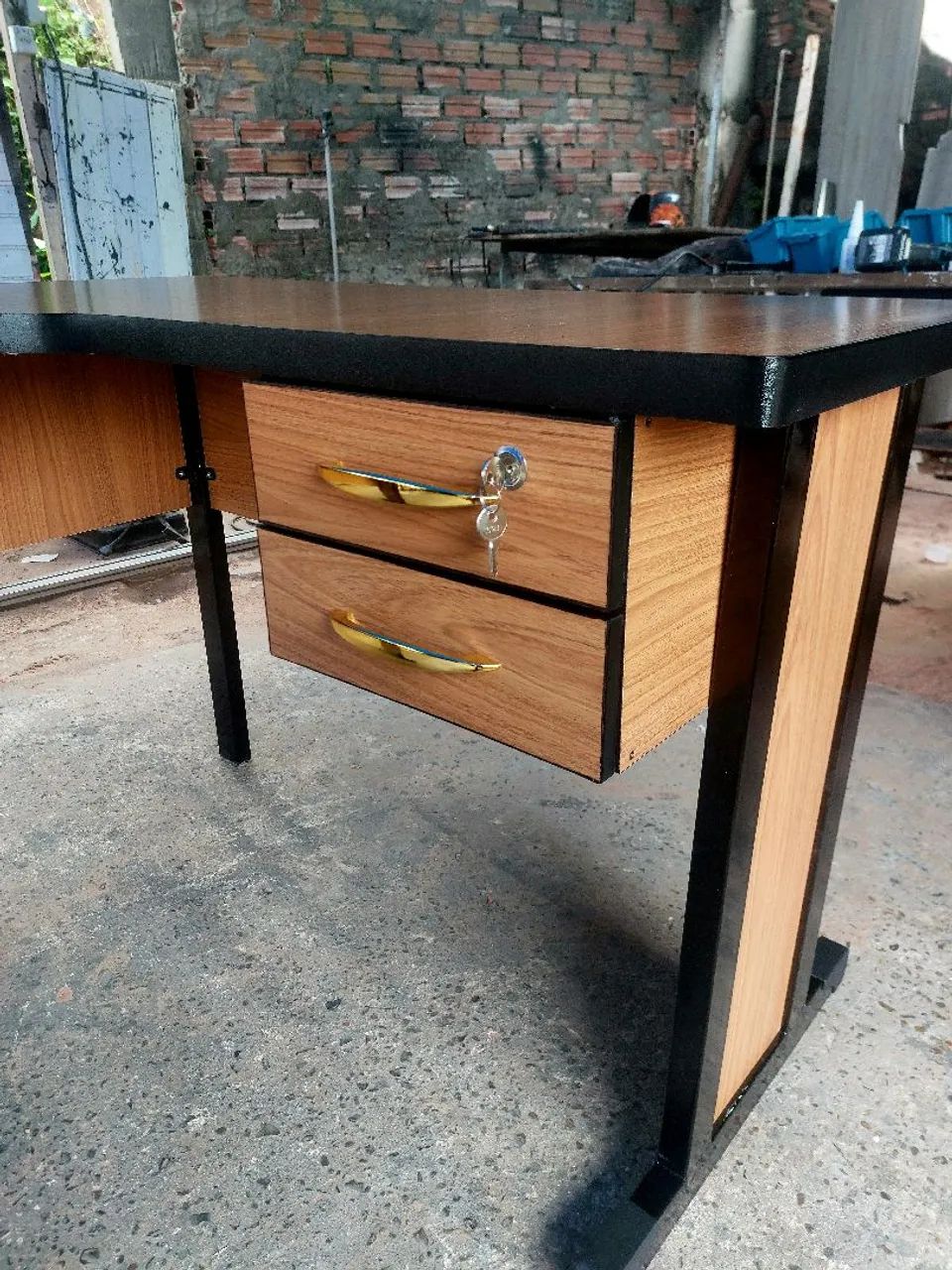 Mesa de Escritório com Gavetas - Amadeirado