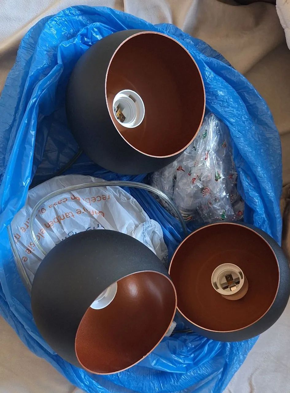 Lustre Pendente Triplo Esférico Preto com Cobre - Foto 4