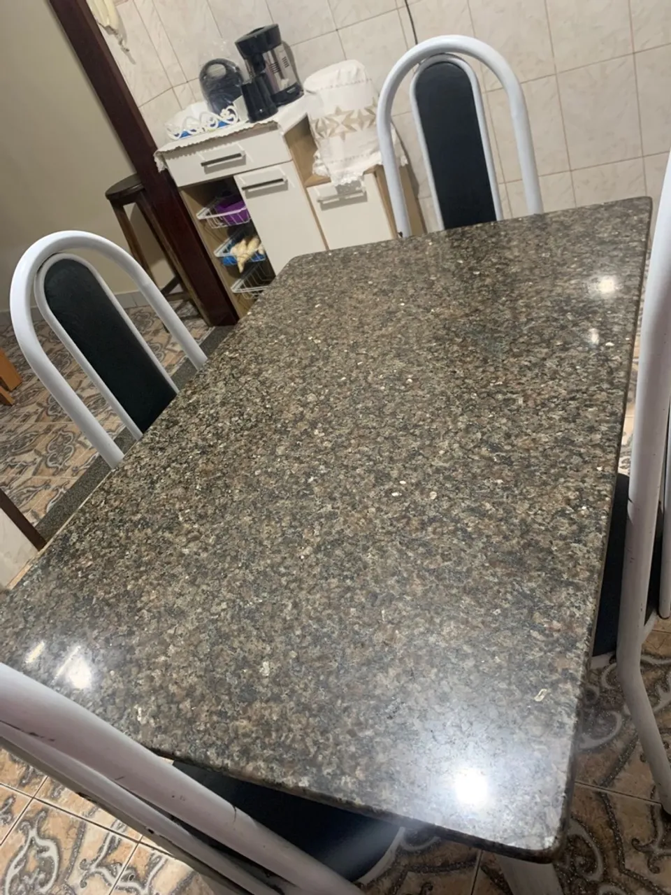 Mesa de Jantar com Tampo em Granito